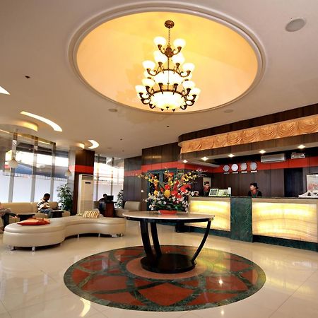 Eurotel Makati Makati City Exteriér fotografie