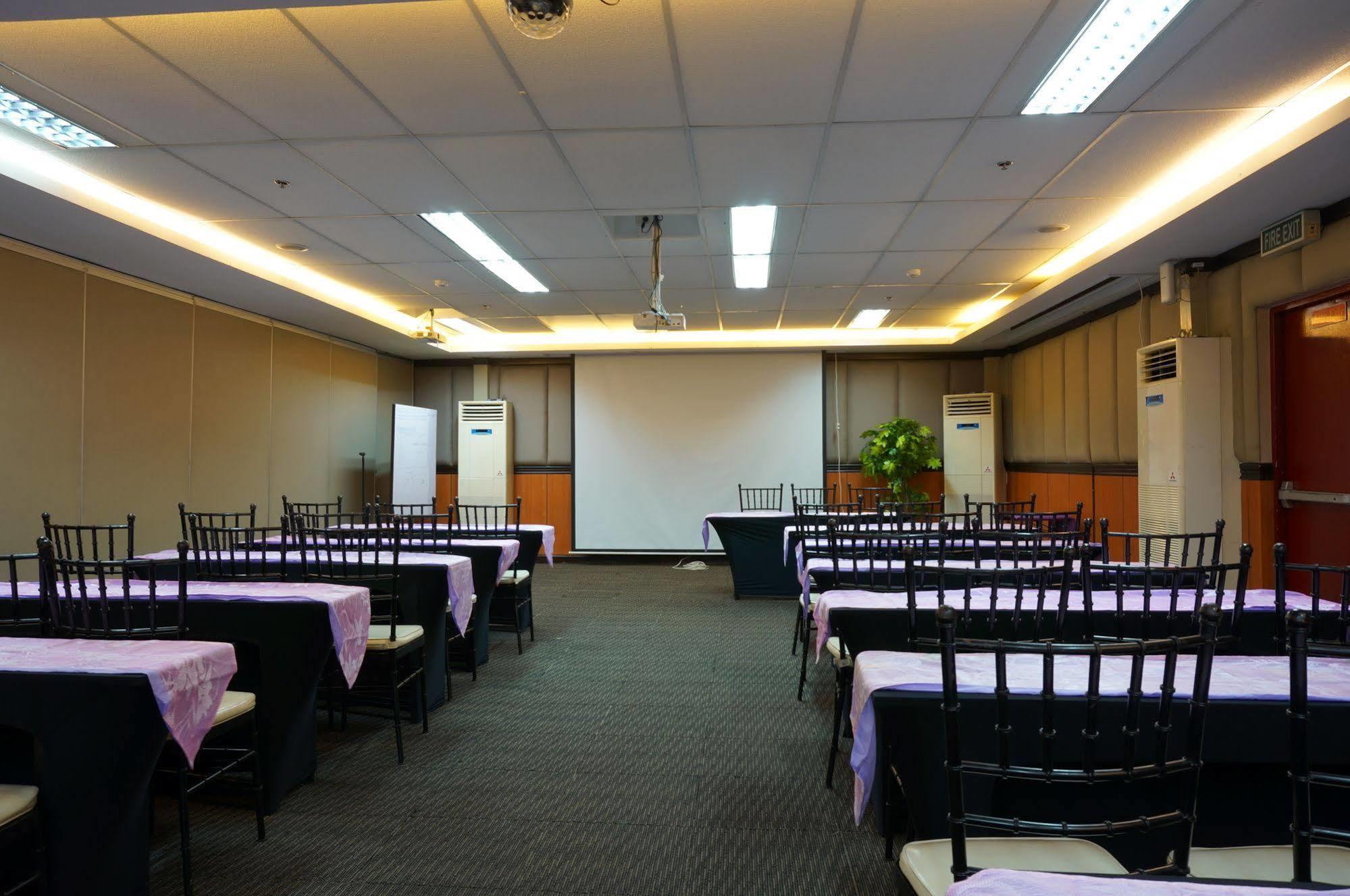 Eurotel Makati Makati City Exteriér fotografie